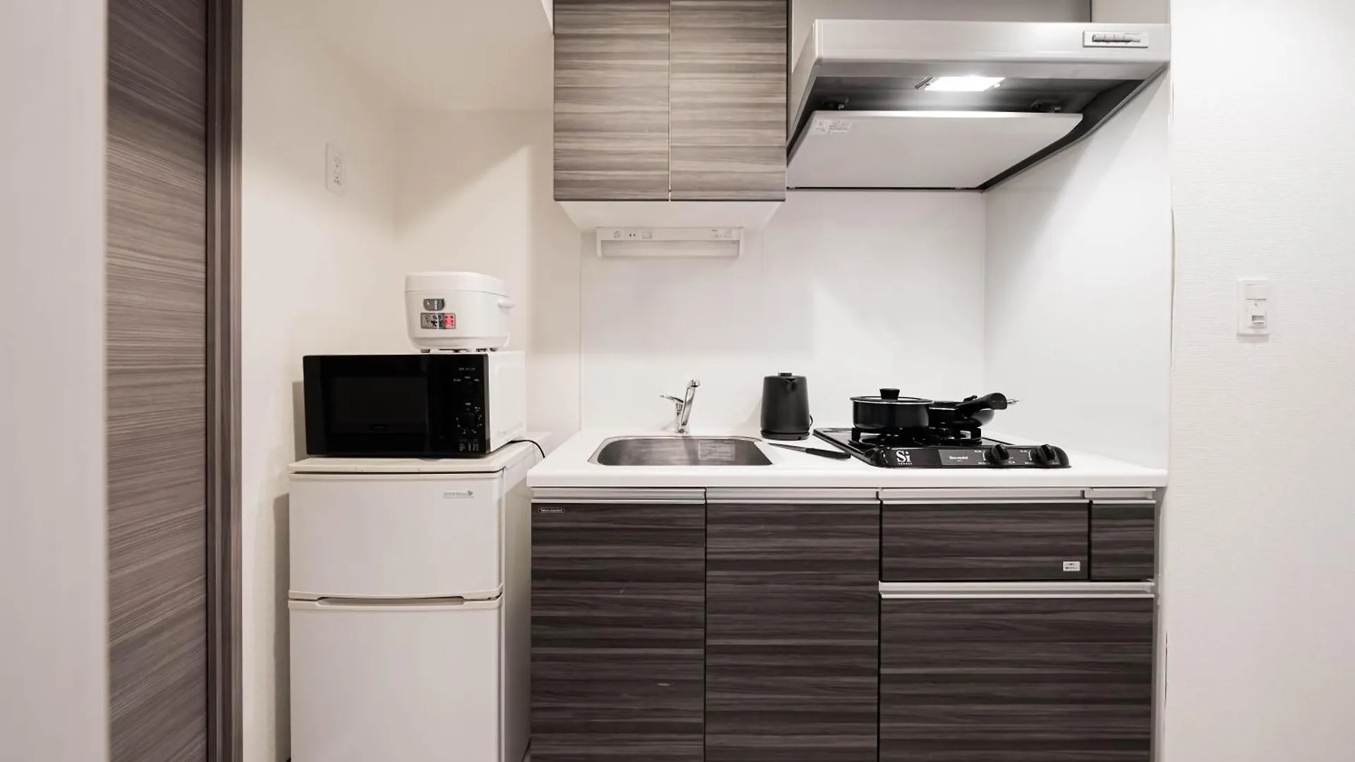 Shinjuku Center High-Rise Building Welcomes Couples, Friends And Families Tokyo