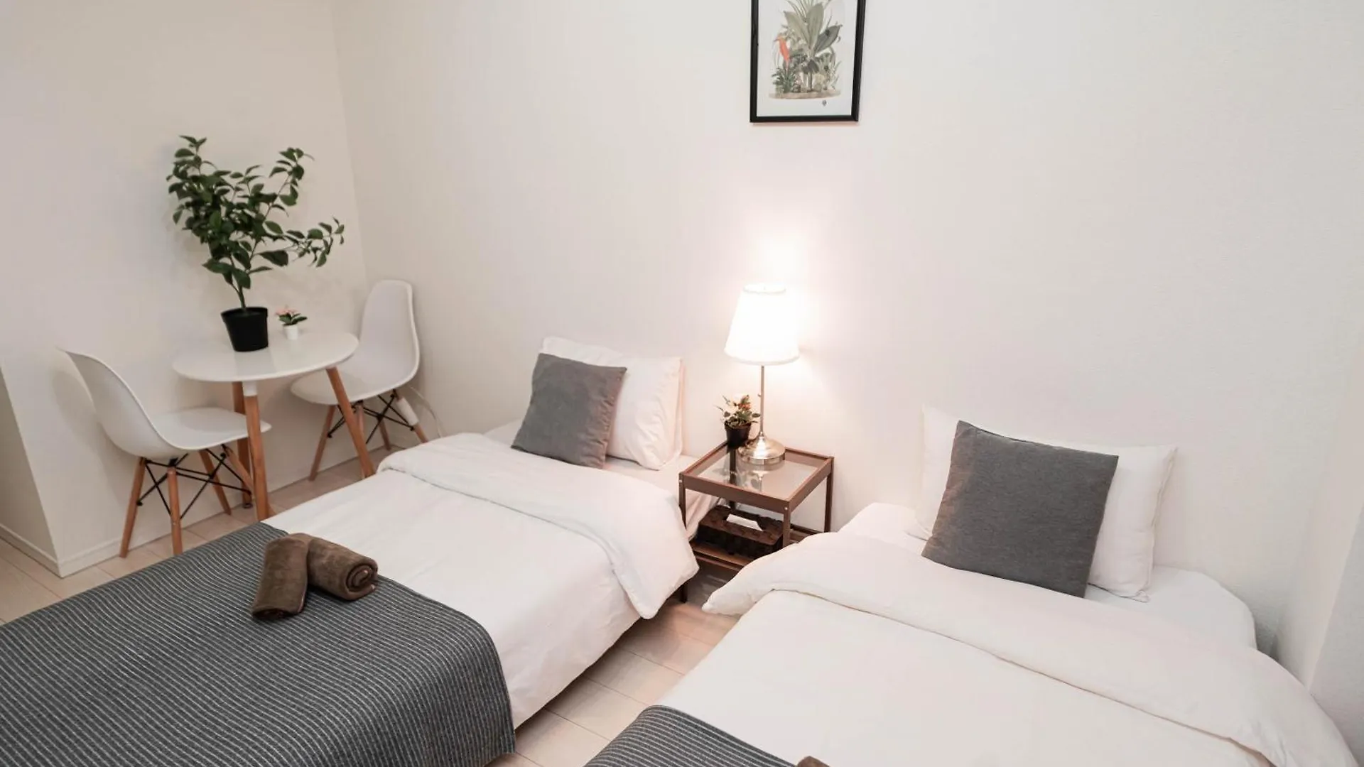 Apartment Shinjuku Center High-Rise Building Welcomes Couples, Friends And Families Tokyo