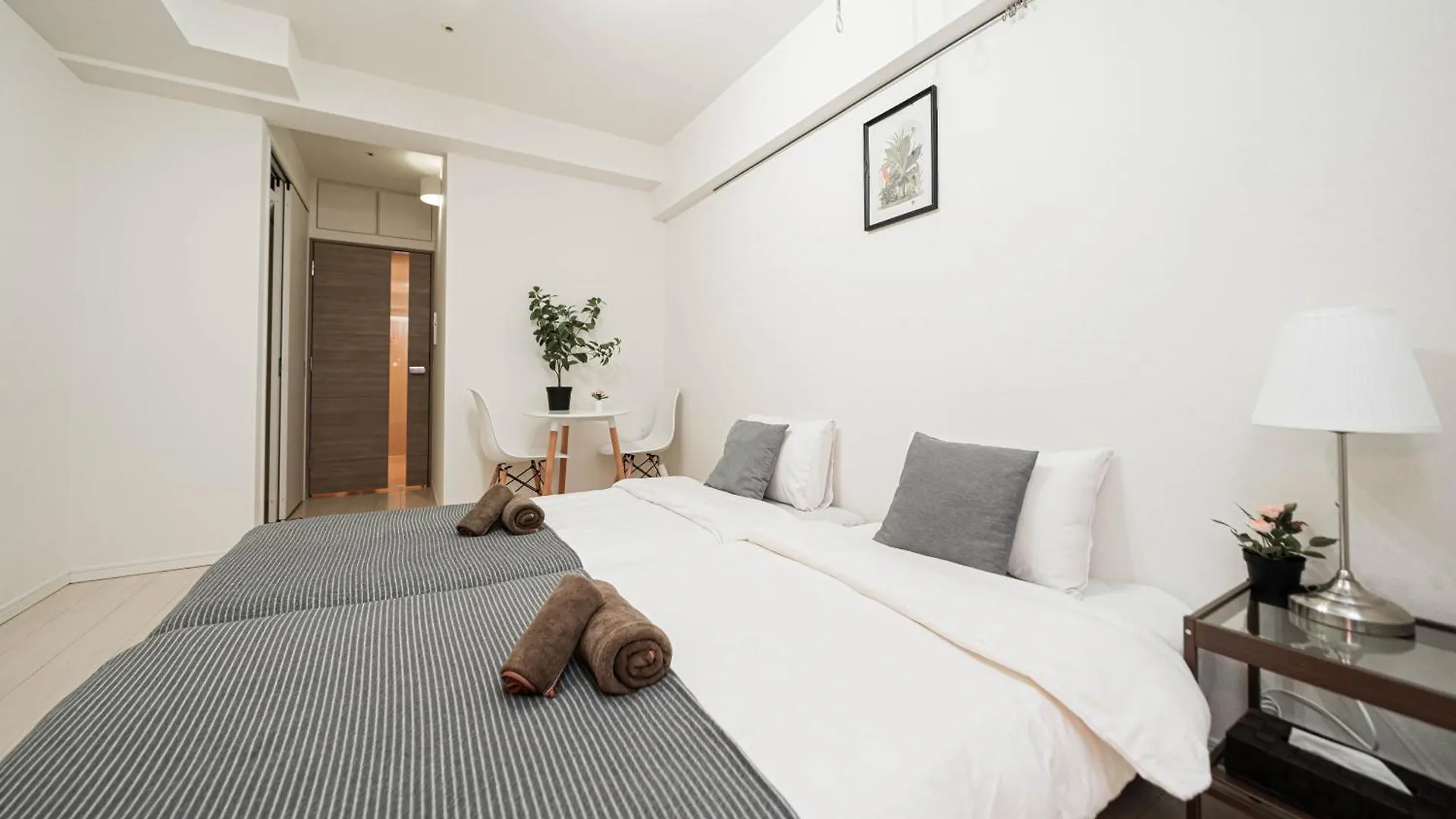 Shinjuku Center High-Rise Building Welcomes Couples, Friends And Families 도쿄 0*,  일본